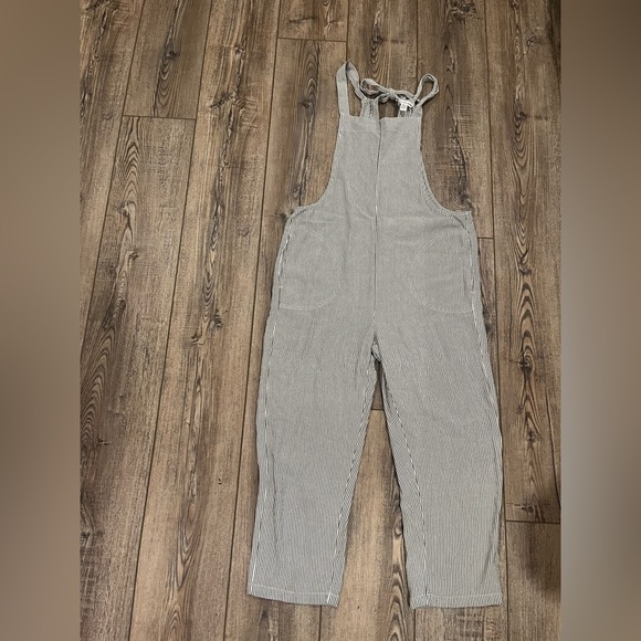 American Eagle Striped Tie-Shoulder Overalls/Romper – Size XS - Picture 1 of 7